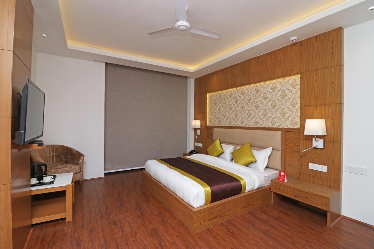 Capital O Hotel Star Inn Near Chhatarpur Metro Station Neu-Delhi Exterior foto